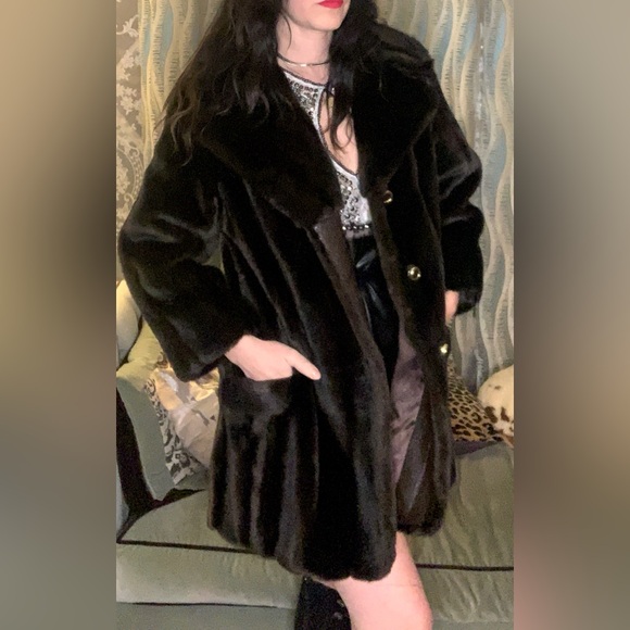 Luxurious Vintage 60s-70s Mincara Black/Brown Faux Fur Coat - Picture 6 of 16